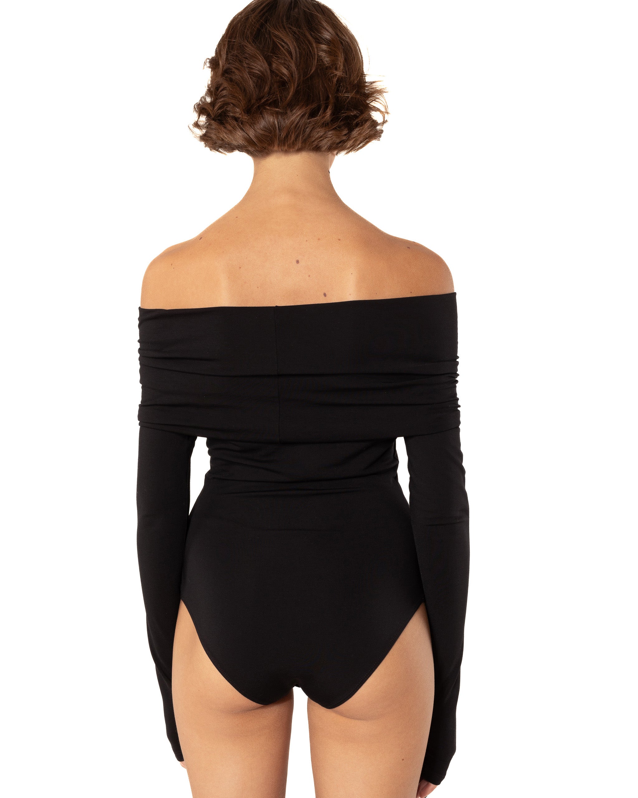 This bodysuit's model is for romantic character. The shoulder detail can be played with making it narrower or wider, or even covering your shoulders.