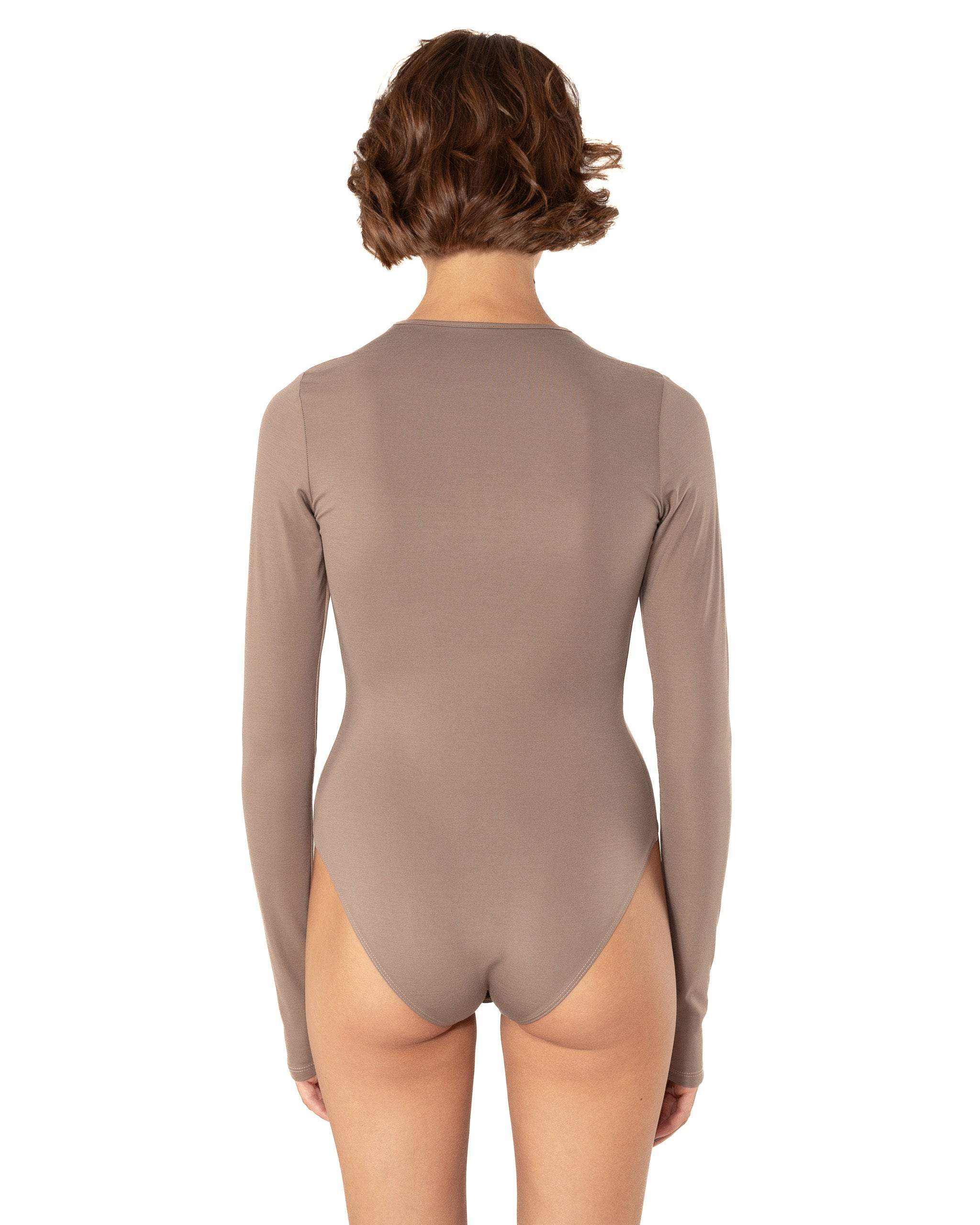 This model is the best basic piece of clothing for any wardrobe. Long sleeve creates feeling of protection and comfort. Non-transparent fabric despite its elasticity makes it perfect for any occasion and activity. It feels like your second skin.
