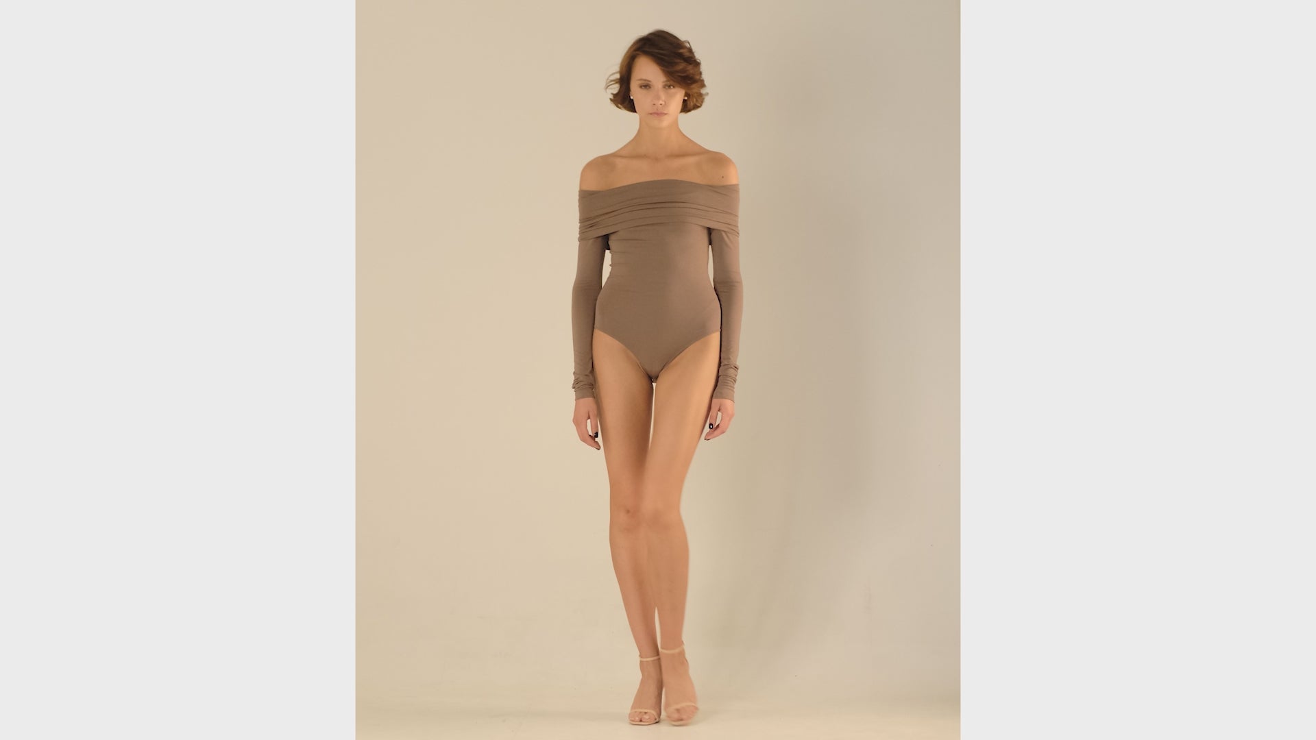 This bodysuit's model is for romantic character. The shoulder detail can be played with making it narrower or wider, or even covering your shoulders. 