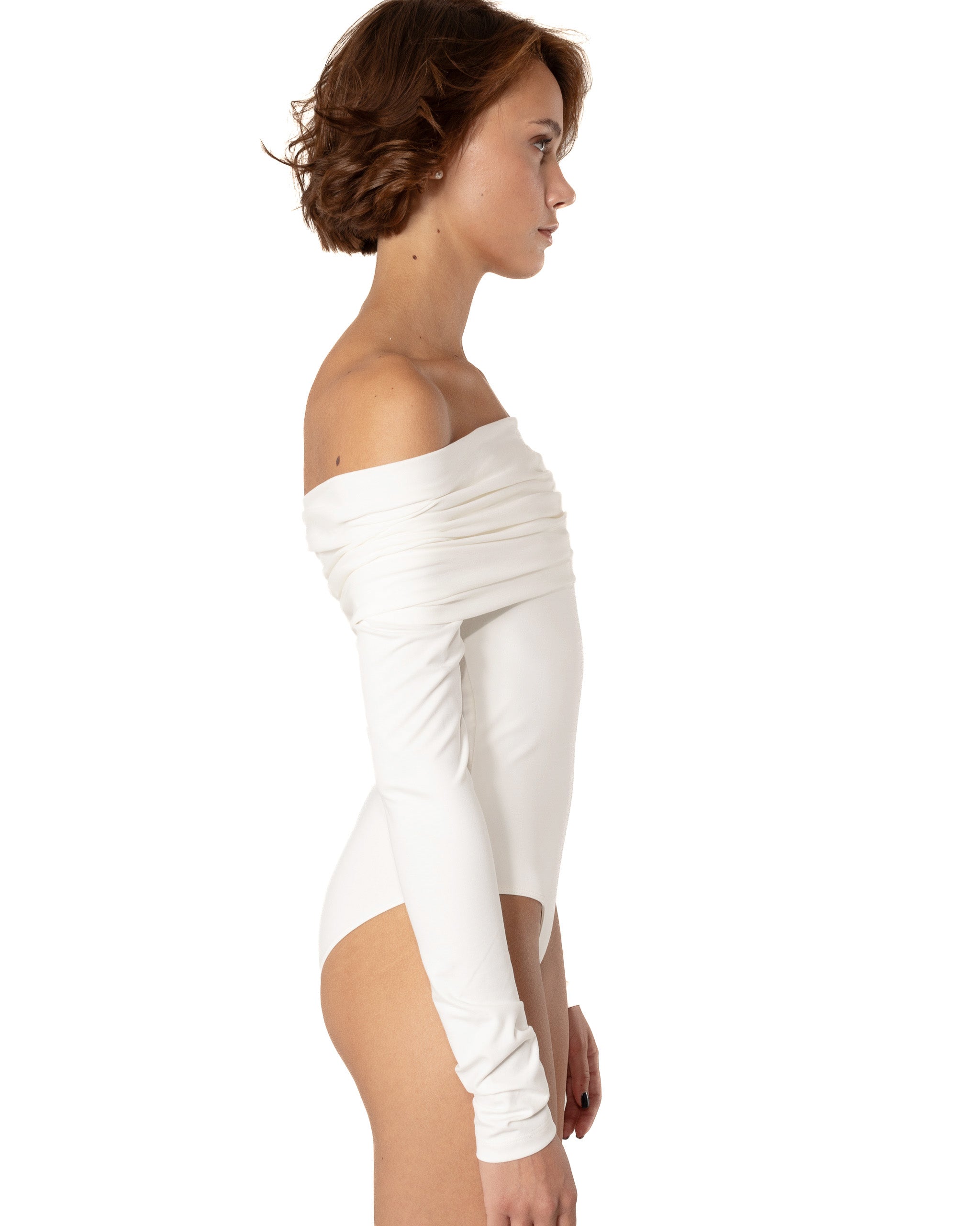 This bodysuit's model is for romantic character. The shoulder detail can be played with making it narrower or wider, or even covering your shoulders. 